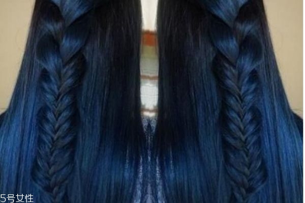 藍(lán)黑色頭發(fā)怎么染 藍(lán)黑色頭發(fā)配方 藍(lán)黑色頭發(fā)怎么染 藍(lán)黑色頭發(fā)配方