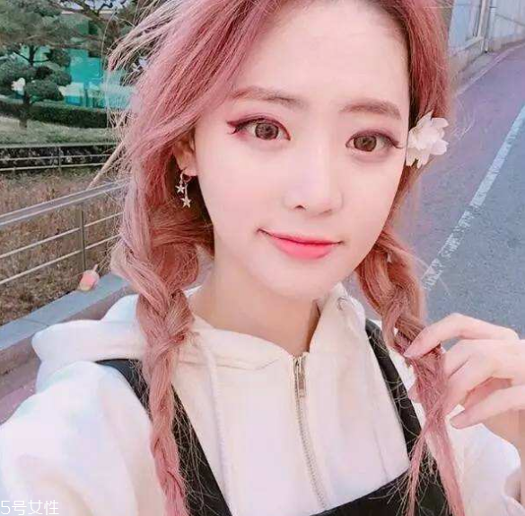 玫瑰金發(fā)色顯白嗎 玫瑰金發(fā)色掉色后圖片 玫瑰金發(fā)色顯白嗎 玫瑰金發(fā)色掉色后圖片