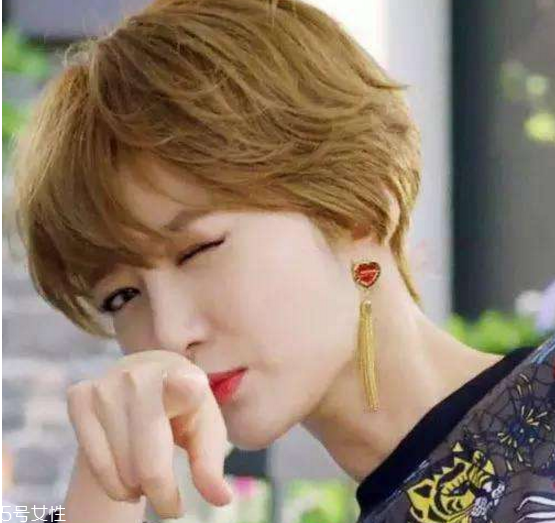 玫瑰金發(fā)色顯白嗎 玫瑰金發(fā)色掉色后圖片 玫瑰金發(fā)色顯白嗎 玫瑰金發(fā)色掉色后圖片