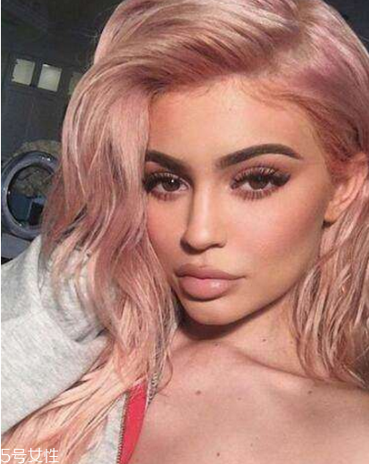 玫瑰金發(fā)色顯白嗎 玫瑰金發(fā)色掉色后圖片 玫瑰金發(fā)色顯白嗎 玫瑰金發(fā)色掉色后圖片