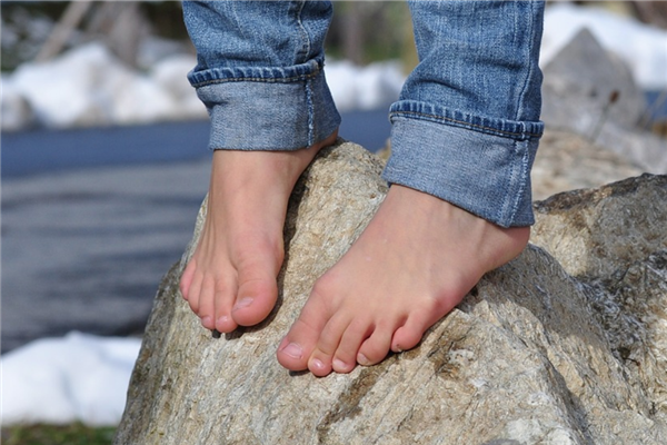 褲腳太長(zhǎng)了怎么縫短 隱形無痕縫法