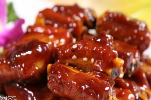 排骨焯水用冷水還是熱水 這樣做排骨就不會(huì)變柴啦 排骨焯水用冷水還是熱水 這樣做排骨就不會(huì)變柴啦