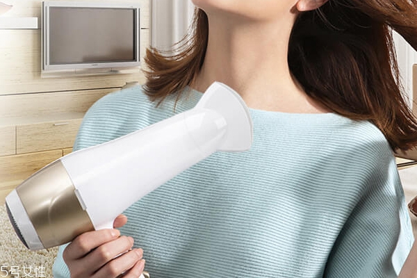 吹風(fēng)機(jī)吹脖子、背部有什么好處