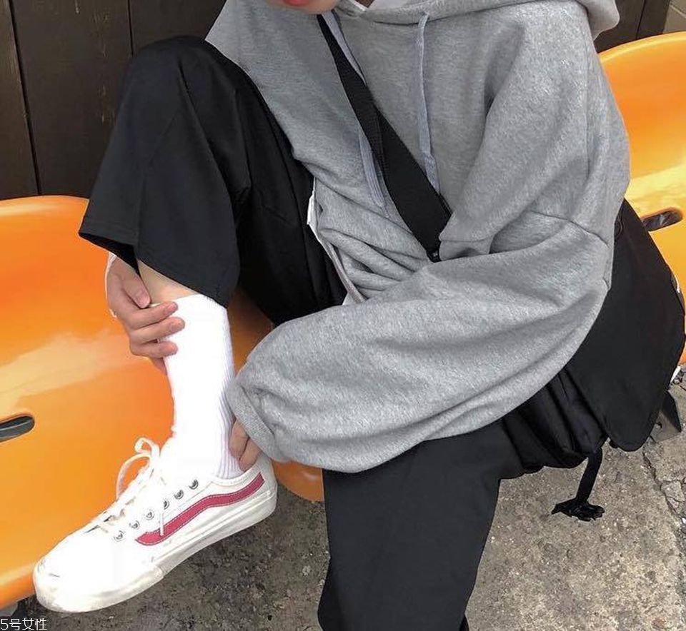 2018韓國(guó)流行什么鞋子 2018韓國(guó)鞋款熱賣(mài)榜單 2018韓國(guó)流行什么鞋子 2018韓國(guó)鞋款熱賣(mài)榜單