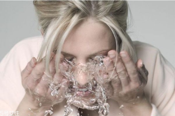 皂基洗面奶適合油皮嗎 皂基洗面奶的優(yōu)缺點(diǎn) 皂基洗面奶適合油皮嗎 皂基洗面奶的優(yōu)缺點(diǎn)