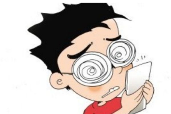 晚上玩手機(jī)開燈好還是不開燈好 你用對了嗎