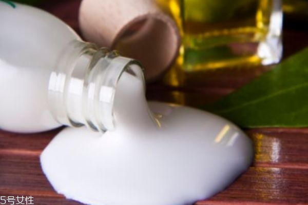 精華打開后保質(zhì)期多久 千萬(wàn)別按保質(zhì)期來算