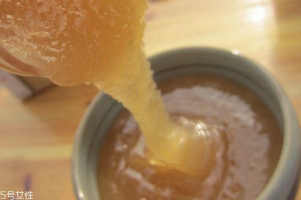 蜂蜜夏天也會結晶嗎 蜂蜜結晶了還能吃嗎 蜂蜜夏天也會結晶嗎 蜂蜜結晶了還能吃嗎