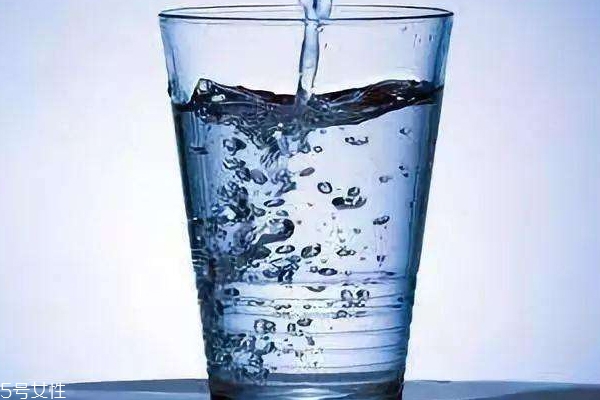 礦物質(zhì)水是什么水 礦物質(zhì)水和天然水哪個(gè)好 礦物質(zhì)水是什么水 礦物質(zhì)水和天然水哪個(gè)好