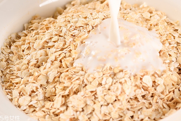 燕麥片和小麥片哪個好 燕麥片和小麥片的區(qū)別