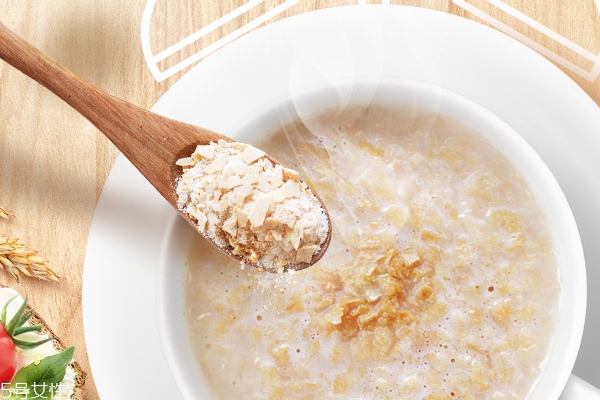 麥片大的好還是碎的好 碎的營養(yǎng)被破壞 麥片大的好還是碎的好 碎的營養(yǎng)被破壞