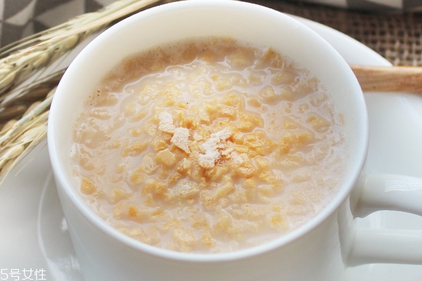 麥片大的好還是碎的好 碎的營養(yǎng)被破壞 麥片大的好還是碎的好 碎的營養(yǎng)被破壞