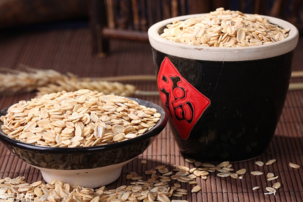 麥片什么顏色好 好壞麥片顏色對(duì)比圖