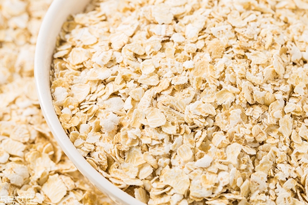 生麥片和熟麥片哪個好 生麥片和熟麥片的區(qū)別