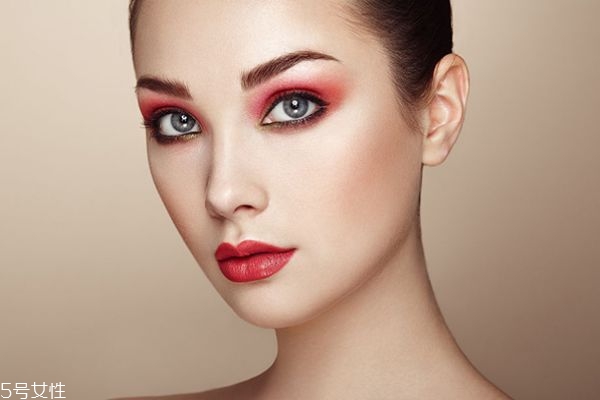 下垂鹿眼妝教程 日系超自然大眼妝的畫(huà)法 下垂鹿眼妝教程 日系超自然大眼妝的畫(huà)法