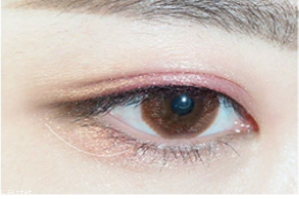 珠光眼影筆怎么用 珠光眼影的畫(huà)法