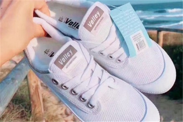 小白鞋哪個牌子好穿？小白鞋什么牌子舒服？