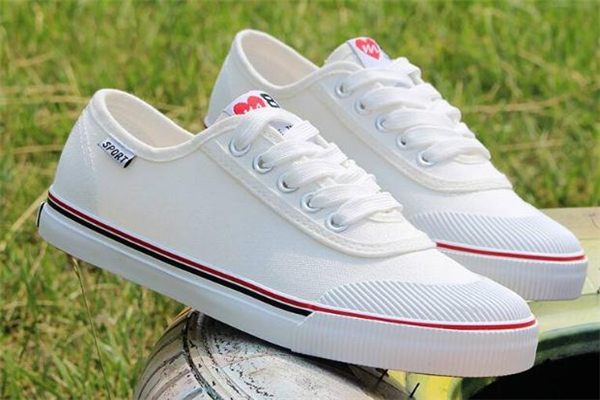 小白鞋什么季節(jié)穿？適合穿小白鞋的季節(jié)