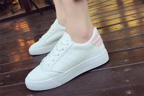 穿小白鞋配什么襪子？小白鞋襪子搭配圖片