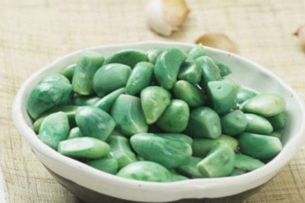 臘八蒜的醋可以反復(fù)用嗎 可以的哦 臘八蒜的醋可以反復(fù)用嗎 可以的哦