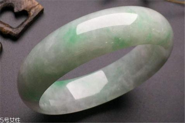 糯種翡翠有幾個檔次 要學(xué)會區(qū)分