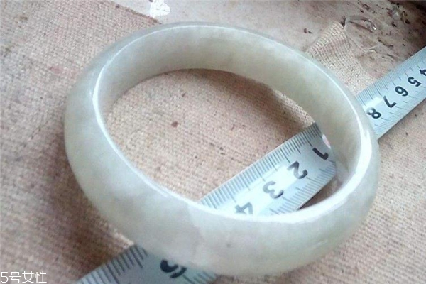 糯種翡翠有幾個檔次 要學(xué)會區(qū)分