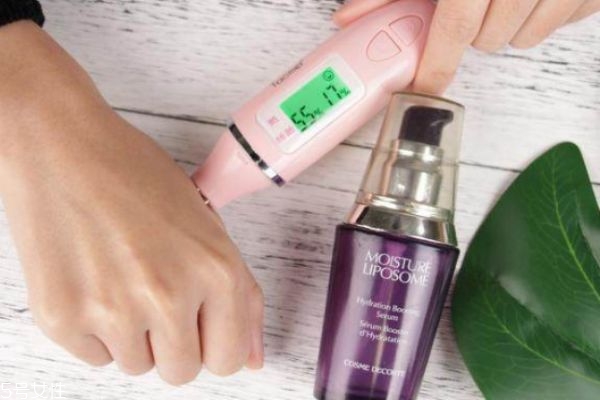 黛珂保濕美容液有珠光 干皮親媽的保濕精華 黛珂保濕美容液有珠光 干皮親媽的保濕精華