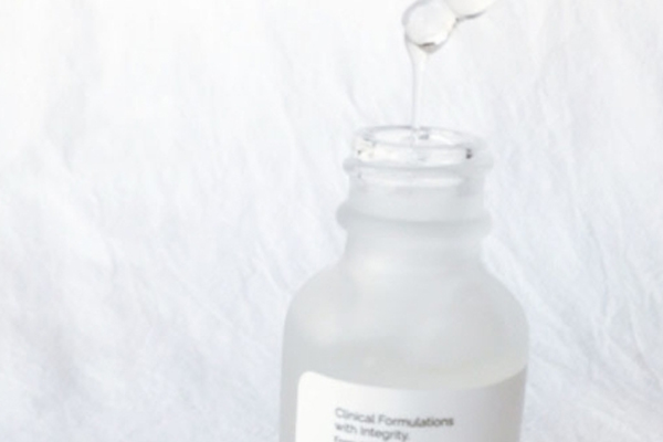 煙酰胺不耐受起閉口怎么回事？煙酰胺不耐受怎么辦？