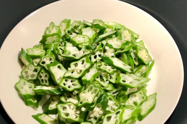 秋葵要削皮嗎 當然不用 秋葵要削皮嗎 當然不用