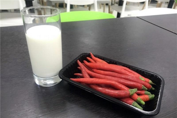 喝牛奶解辣嗎 喝這個較有效 喝牛奶解辣嗎 喝這個較有效