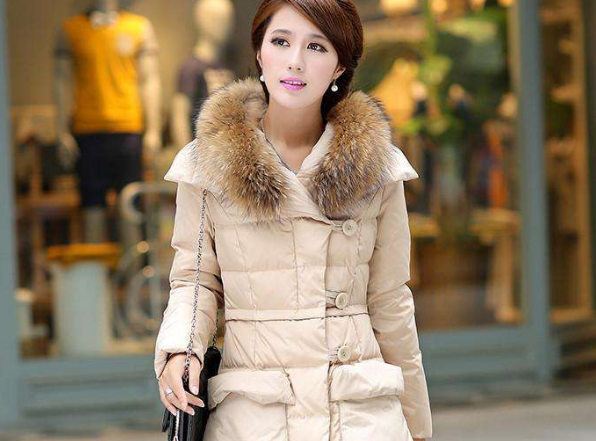 羽絨服用什么洗滌劑？洗羽絨服用洗衣粉還是洗衣液？