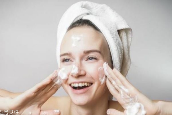好用的洗面奶排行榜 適合夏季使用的洗面奶推薦 好用的洗面奶排行榜 適合夏季使用的洗面奶推薦