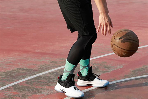 李寧韋德之道7實(shí)戰(zhàn)測評(píng) 國產(chǎn)球鞋的驕傲