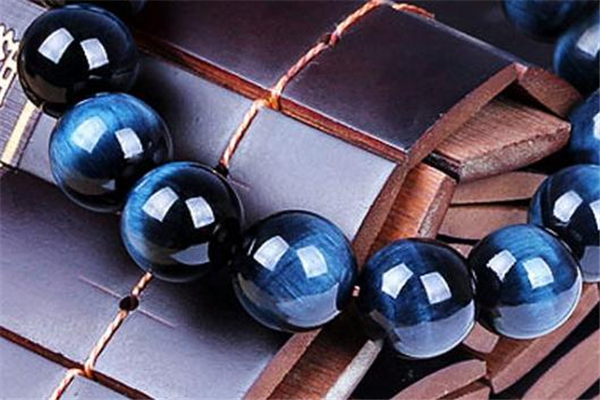 藍(lán)虎眼石怎么消磁 御守鹽凈化法 藍(lán)虎眼石怎么消磁 御守鹽凈化法