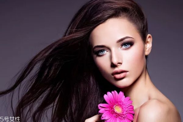 發(fā)膜一次用多少量 按頭發(fā)長(zhǎng)短來(lái)估量 發(fā)膜一次用多少量 按頭發(fā)長(zhǎng)短來(lái)估量