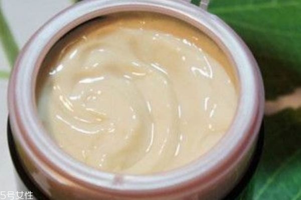 發(fā)膜一次用多少量 按頭發(fā)長(zhǎng)短來(lái)估量 發(fā)膜一次用多少量 按頭發(fā)長(zhǎng)短來(lái)估量