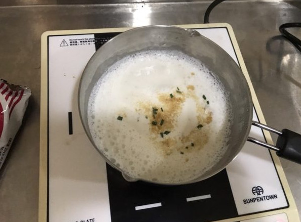 牛奶可以煮泡面嗎 牛奶煮泡面的做法 牛奶可以煮泡面嗎 牛奶煮泡面的做法