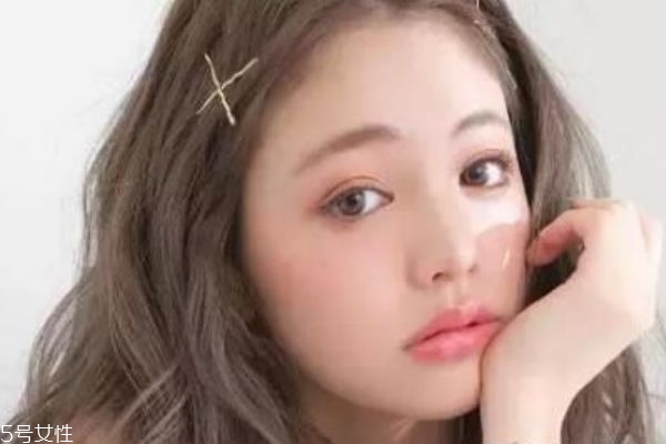 圣誕日常妝怎么畫 圣誕妝容教程 圣誕日常妝怎么畫 圣誕妝容教程