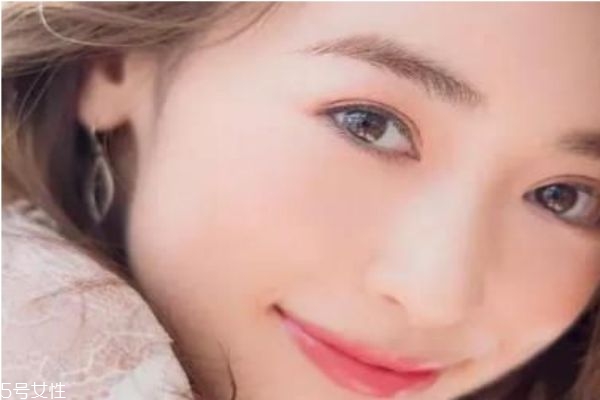 圣誕日常妝怎么畫 圣誕妝容教程 圣誕日常妝怎么畫 圣誕妝容教程