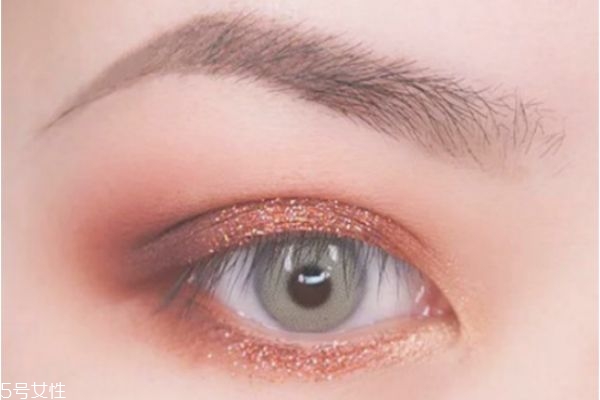 圣誕亮片妝怎么畫 圣誕眼妝怎么畫 圣誕亮片妝怎么畫 圣誕眼妝怎么畫