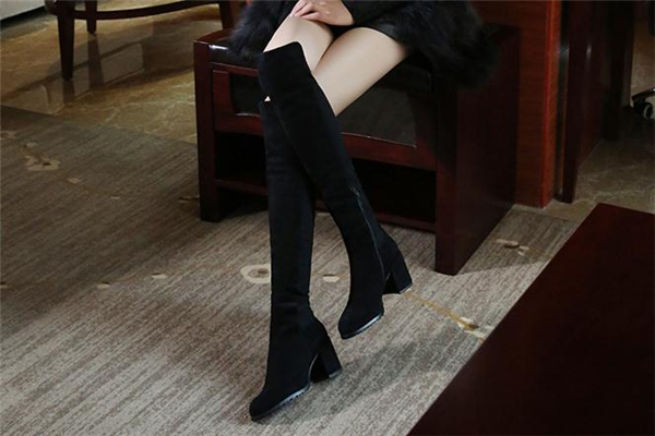 靴子腳踝部位折出褶怎么辦 將褶皺撐起來 靴子腳踝部位折出褶怎么辦 將褶皺撐起來