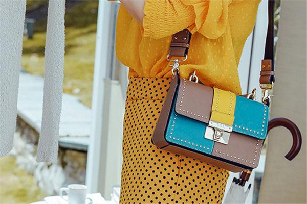 斜挎包帶子多長合適 看個人身高 斜挎包帶子多長合適 看個人身高