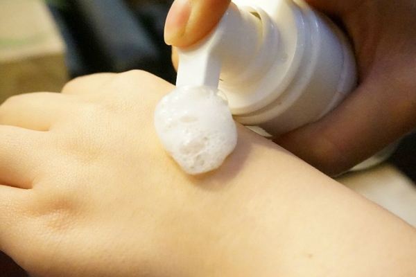 去角質(zhì)搓出來(lái)的是什么 搓出角質(zhì)都是假的 去角質(zhì)搓出來(lái)的是什么 搓出角質(zhì)都是假的