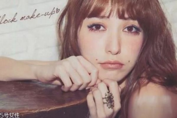 什么頭發(fā)顏色顯白 超顯白的頭發(fā)顏色 什么頭發(fā)顏色顯白 超顯白的頭發(fā)顏色