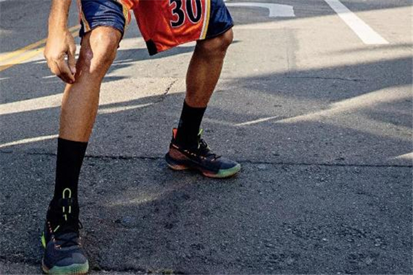 ua curry 6庫里6代實(shí)戰(zhàn)怎么樣 防滑性較差