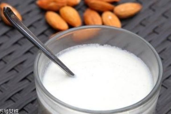 杏仁露孕婦能喝嗎 孕婦不能喝可樂(lè)類(lèi)飲料