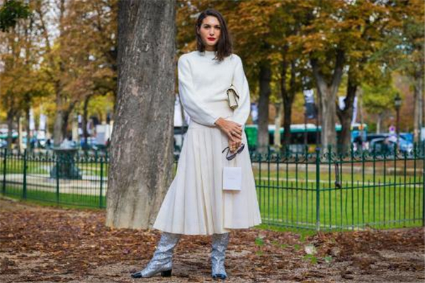 年底聚會(huì)穿什么好看 這些小心機(jī)要記住 年底聚會(huì)穿什么好看 這些小心機(jī)要記住