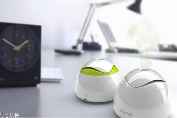 加濕器是有霧的好還是無(wú)霧的好 加濕器可以加熱水嗎 加濕器是有霧的好還是無(wú)霧的好 加濕器可以加熱水嗎