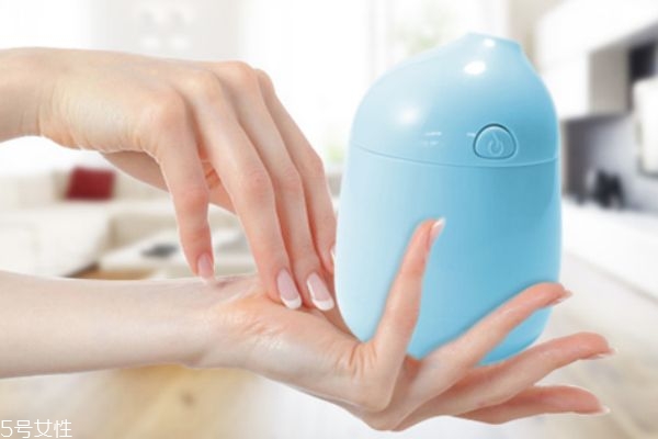 加濕器是有霧的好還是無(wú)霧的好 加濕器可以加熱水嗎 加濕器是有霧的好還是無(wú)霧的好 加濕器可以加熱水嗎