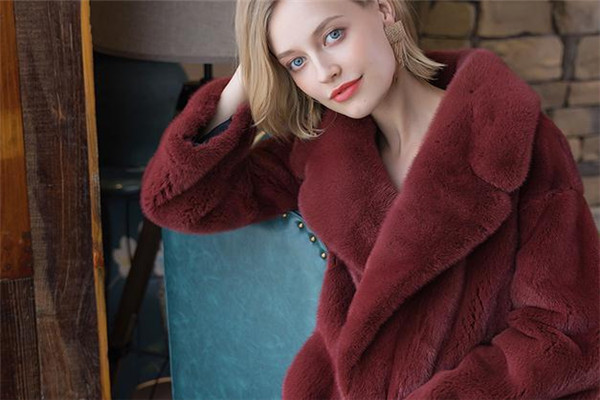 皮草為什么會(huì)掉毛 屬于正常浮毛 皮草為什么會(huì)掉毛 屬于正常浮毛